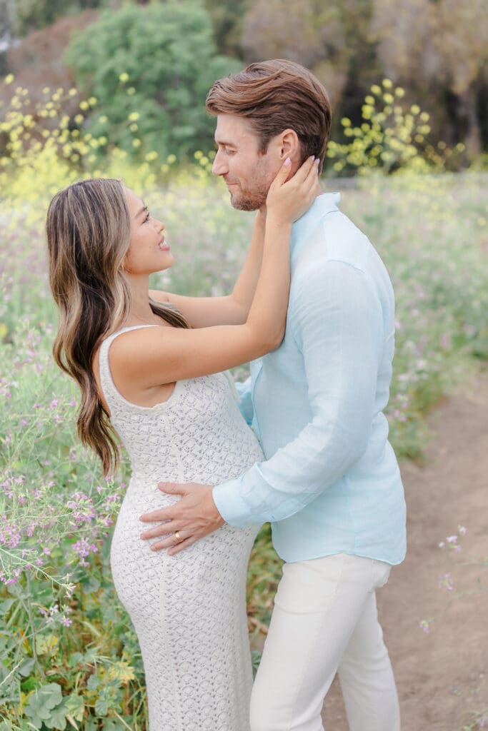 Outdoor maternity photos outfit guide socal photographer